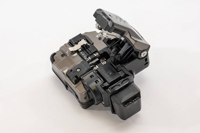 کاتر فیبر نوری Fujikura CT60